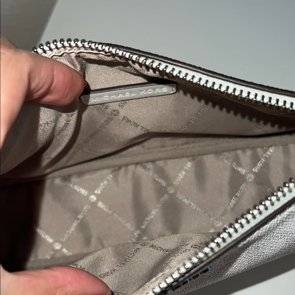 Michael Kors White Shoulder Bag - Picture 5 of 6